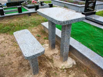 Гранітні столи і лавки, Меморіальні комплекси